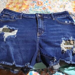Judy Blue jean shorts with camouflage print patches size XL